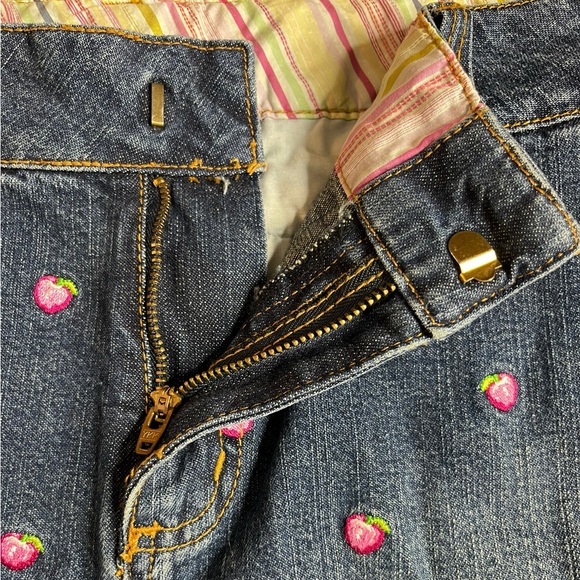 Lilly Pulitzer Embroidered Strawberry Pencil Denim Skirt. Size 6 RN88189. - Picture 9 of 15